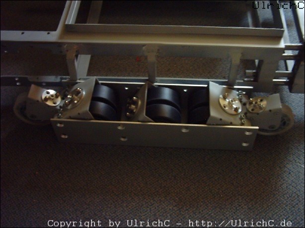 Kettenlaufwerk angeschraubt