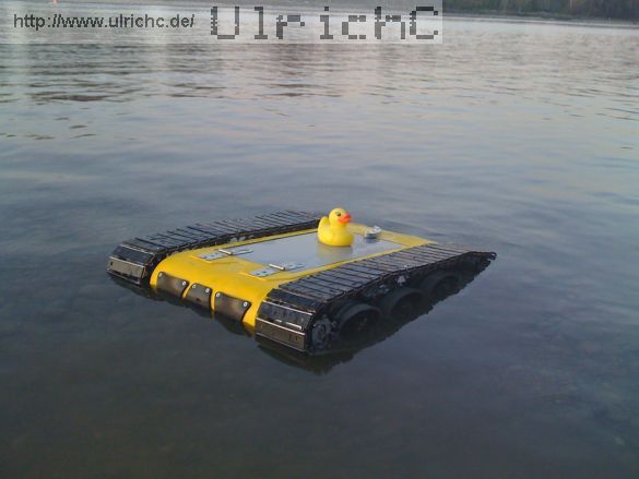 Kettenroboter schwimmt