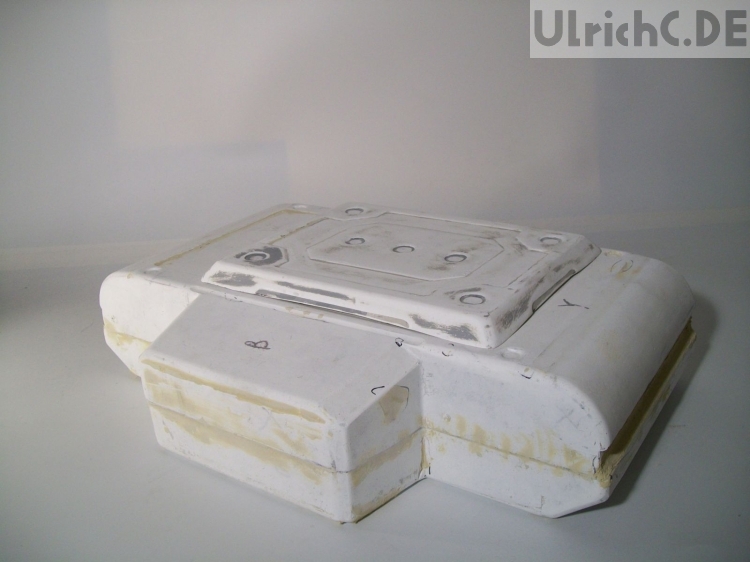 GFK-Gehäuse mit Abdeckung