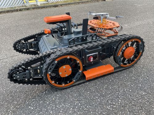 Police-Robot2 Polizeiroboter mit Drohne